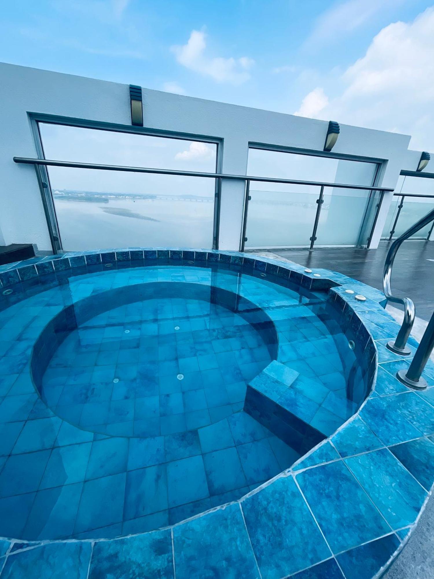 Suite Riverfront Puerto Santa Ana Гуаякиль Экстерьер фото